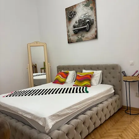 Piata Victoriei Apartment *